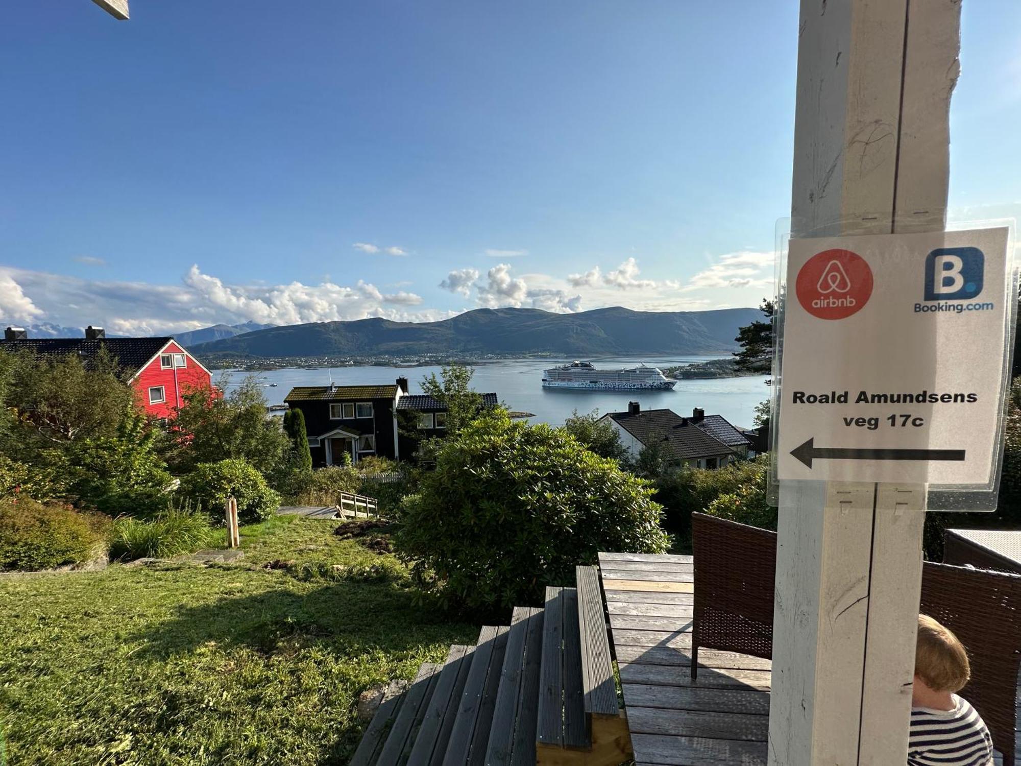 Great Place With View To The Mountains And Fjord 奥勒松 外观 照片