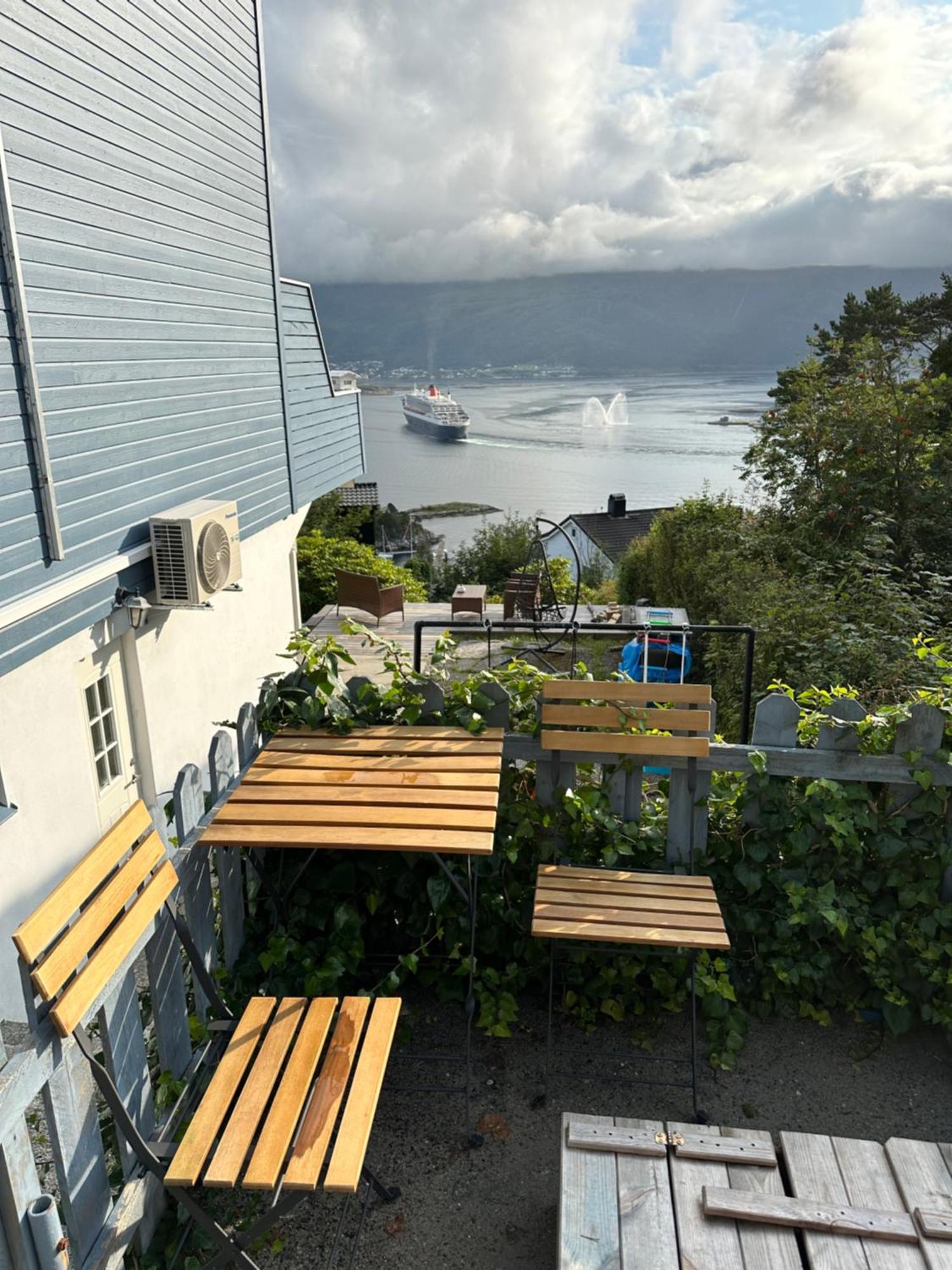 Great Place With View To The Mountains And Fjord 奥勒松 外观 照片